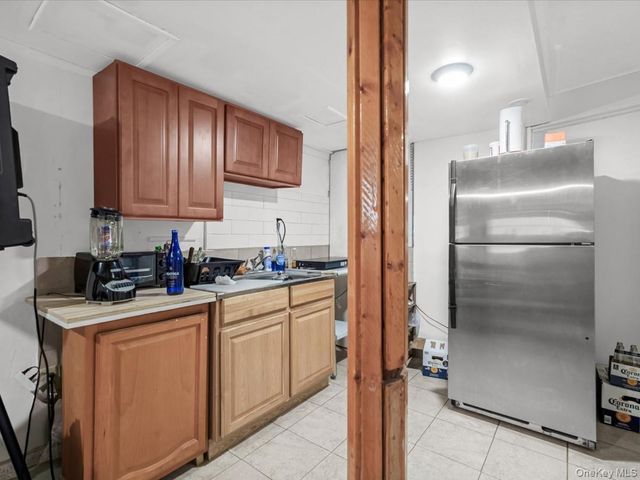 452 Lincoln Avenue HSE, Brooklyn, NY 11208