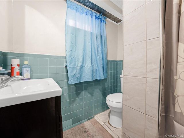 452 Lincoln Avenue HSE, Brooklyn, NY 11208