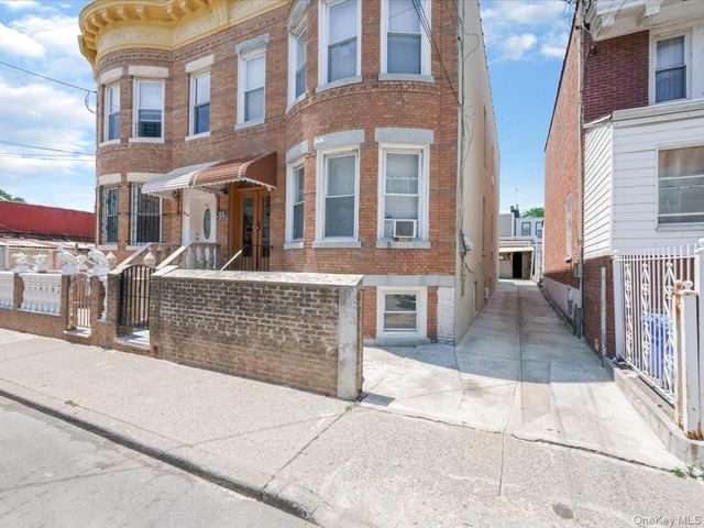 452 Lincoln Avenue HSE, Brooklyn, NY 11208