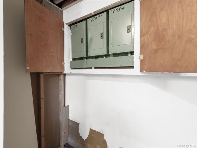 452 Lincoln Avenue HSE, Brooklyn, NY 11208