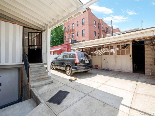 452 Lincoln Avenue HSE, Brooklyn, NY 11208