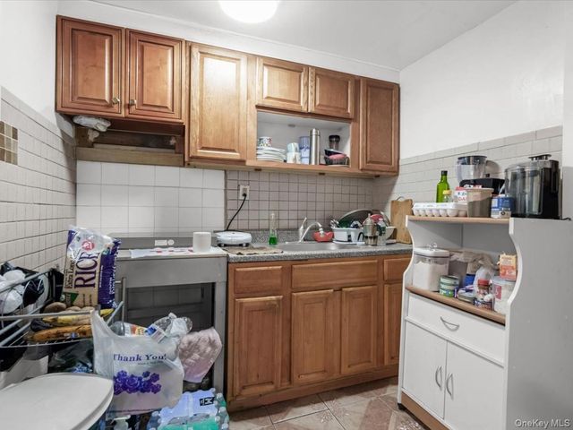 452 Lincoln Avenue HSE, Brooklyn, NY 11208