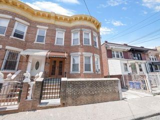 452 Lincoln Avenue HSE, Brooklyn, NY 11208