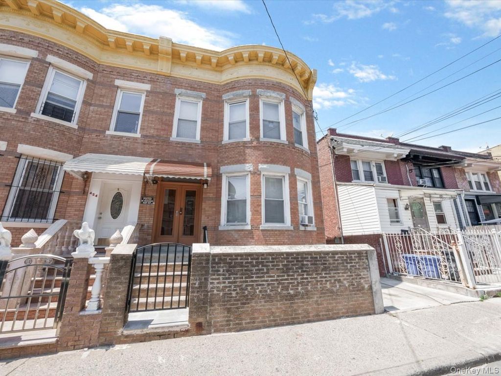 452 Lincoln Avenue HSE, Brooklyn, NY 11208