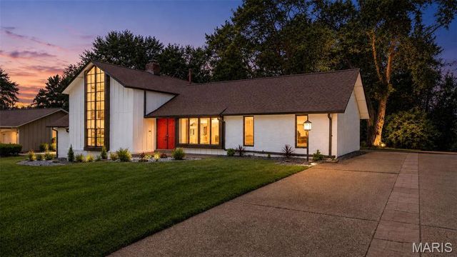 500 Kingridge Drive, Ballwin, MO 63011