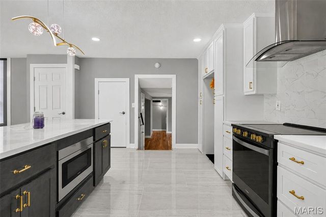 500 Kingridge Drive, Ballwin, MO 63011