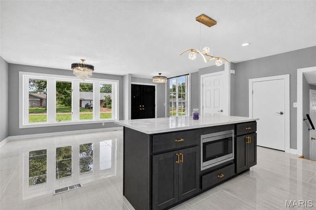 500 Kingridge Drive, Ballwin, MO 63011