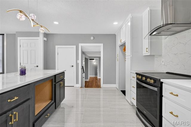 500 Kingridge Drive, Ballwin, MO 63011