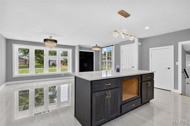 500 Kingridge Drive, Ballwin, MO 63011