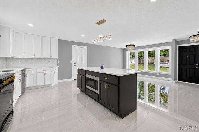 500 Kingridge Drive, Ballwin, MO 63011