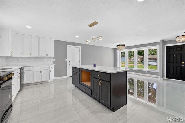 500 Kingridge Drive, Ballwin, MO 63011