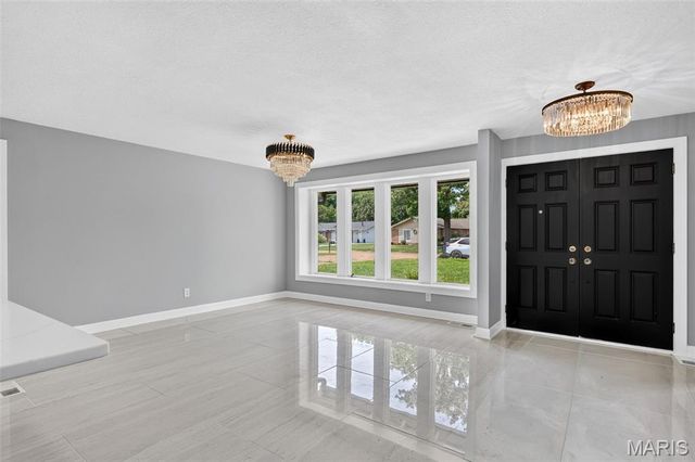500 Kingridge Drive, Ballwin, MO 63011