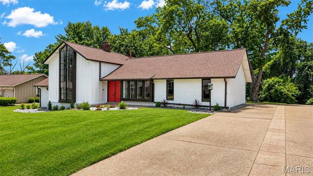 500 Kingridge Drive, Ballwin, MO 63011