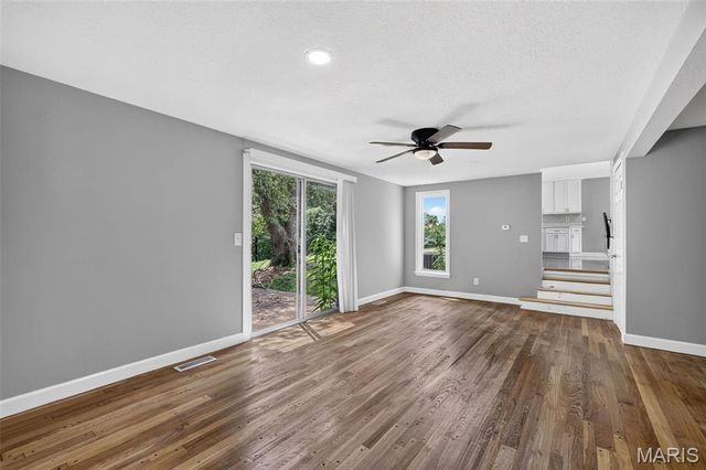 500 Kingridge Drive, Ballwin, MO 63011