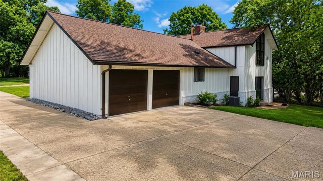 500 Kingridge Drive, Ballwin, MO 63011
