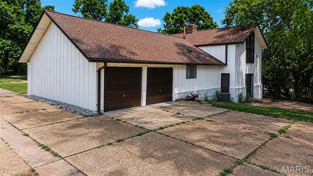 500 Kingridge Drive, Ballwin, MO 63011
