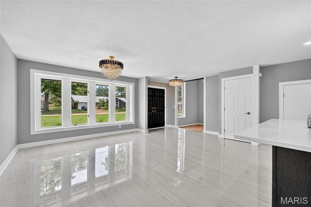 500 Kingridge Drive, Ballwin, MO 63011