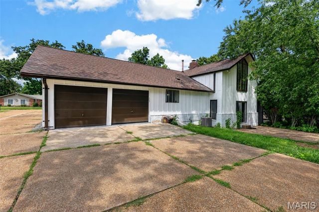 500 Kingridge Drive, Ballwin, MO 63011