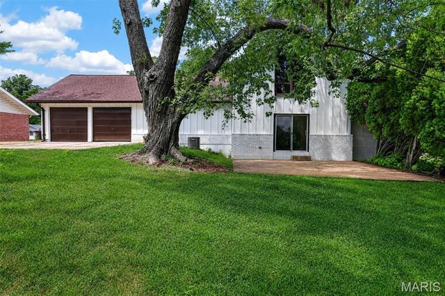 500 Kingridge Drive, Ballwin, MO 63011