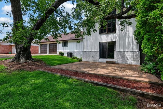 500 Kingridge Drive, Ballwin, MO 63011