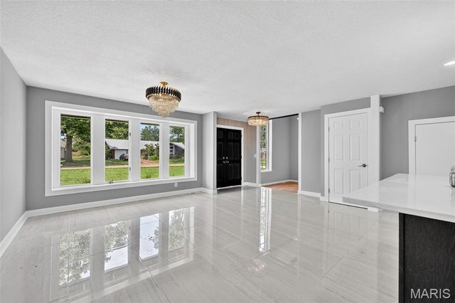 500 Kingridge Drive, Ballwin, MO 63011