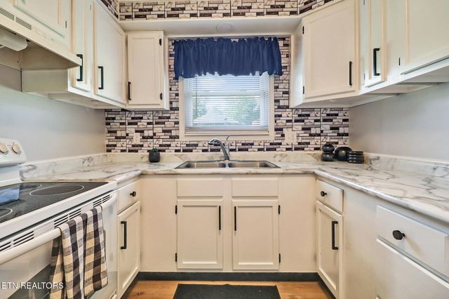1019 Lincoln Rd, Jamestown, TN 38556