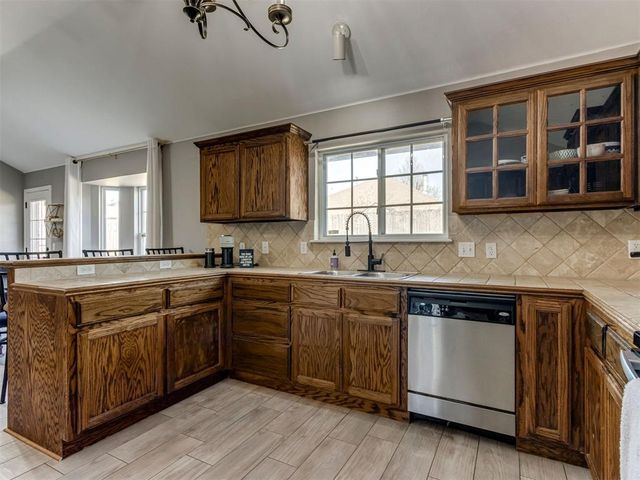 11705 SW 8th Street, Yukon, OK 73099