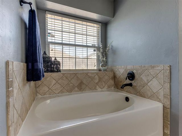 11705 SW 8th Street, Yukon, OK 73099