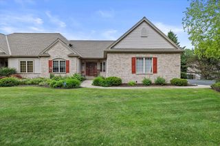 W51N582 Cedar Reserve CIRCLE, Cedarburg, WI 53012