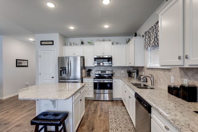 2928 Hen Brook Dr, Columbia, TN 38401