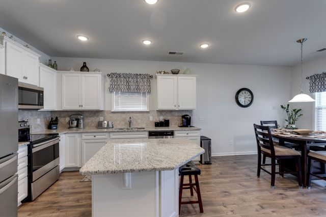 2928 Hen Brook Dr, Columbia, TN 38401