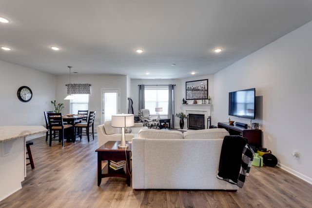 2928 Hen Brook Dr, Columbia, TN 38401