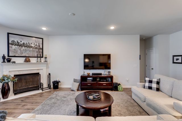 2928 Hen Brook Dr, Columbia, TN 38401