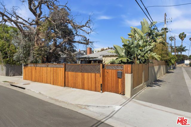 2432 Wilson Avenue, Venice (los Angeles), CA 90291