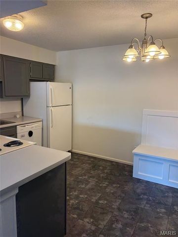 1637 Summergate Parkway N, St Peters, MO 63303