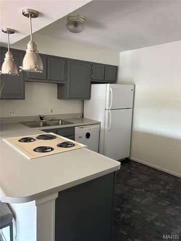 1637 Summergate Parkway N, St Peters, MO 63303