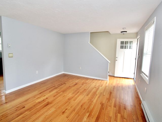 19 Crestwood Dr 19, Northborough, MA 01532