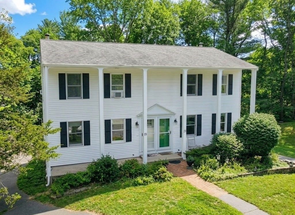 19 Crestwood Dr 19, Northborough, MA 01532