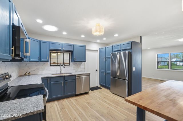 810 N Blackhoof Street, Wapakoneta, OH 45895