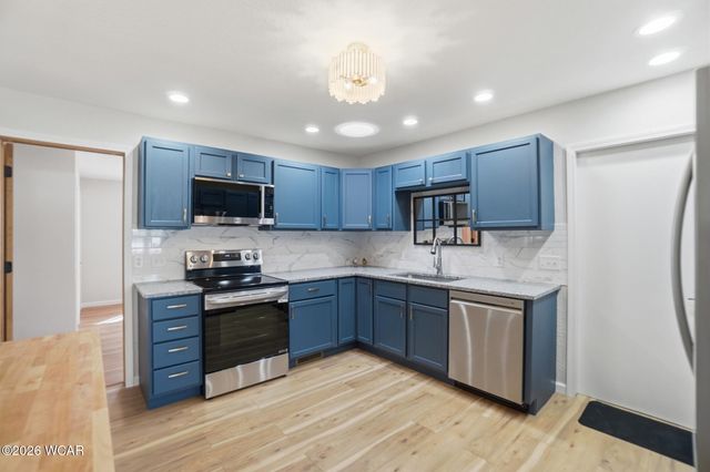 810 N Blackhoof Street, Wapakoneta, OH 45895