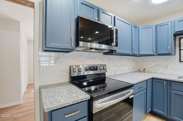 810 N Blackhoof Street, Wapakoneta, OH 45895