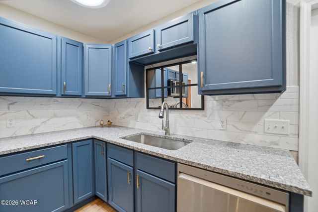 810 N Blackhoof Street, Wapakoneta, OH 45895