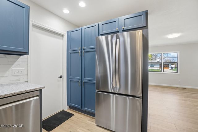 810 N Blackhoof Street, Wapakoneta, OH 45895