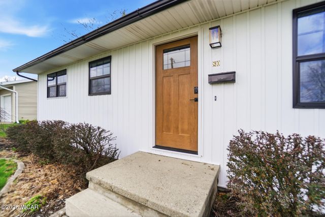 810 N Blackhoof Street, Wapakoneta, OH 45895