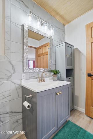 810 N Blackhoof Street, Wapakoneta, OH 45895