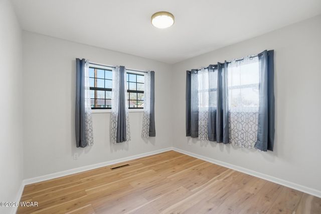 810 N Blackhoof Street, Wapakoneta, OH 45895