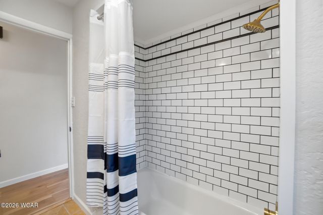 810 N Blackhoof Street, Wapakoneta, OH 45895