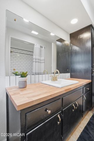 810 N Blackhoof Street, Wapakoneta, OH 45895