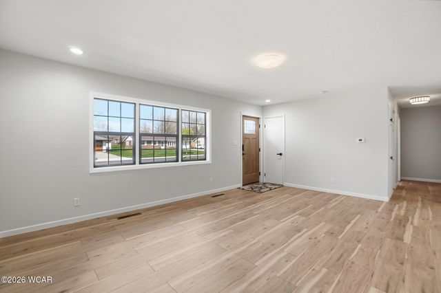 810 N Blackhoof Street, Wapakoneta, OH 45895