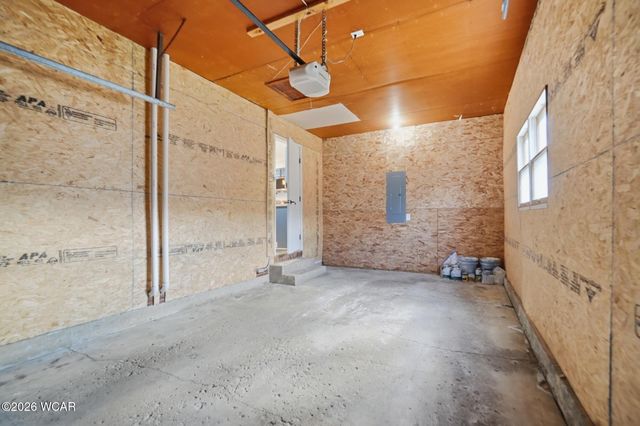 810 N Blackhoof Street, Wapakoneta, OH 45895